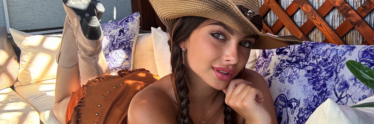 Sophia Reed 🌷 cover