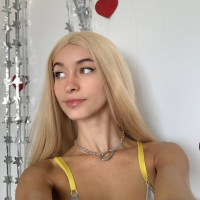 Bella Thorn • your cute naughty DJ 💗💗