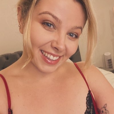 Bella Rose | FREE🌹 British Gamer Girl