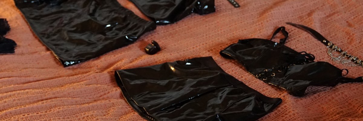 Ella, t-girl dom 🖤 cover