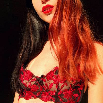 Cariad 🖤 PORN ON PAGE