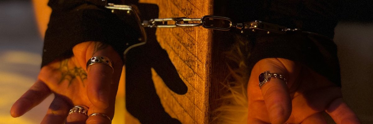 ᴍᴏᴍᴍʏ cover