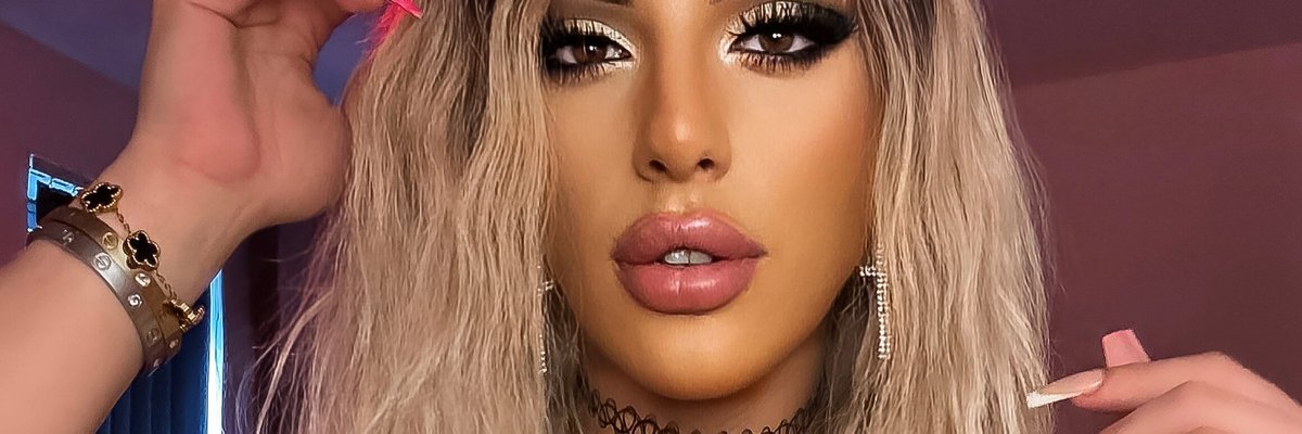 Bombshell Chloe Tachker 👱🏻‍♀️ cover