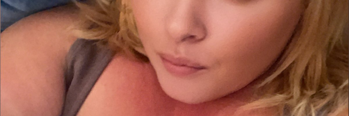 Curvy blue eyes cover