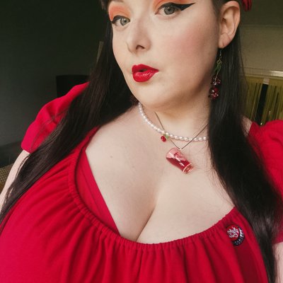 Ivy (Curvy&Nerdy)