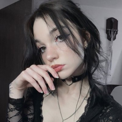 𝑬𝒔𝒕𝒉𝒆𝒓 𝑫𝒐𝒍𝒍 ♡