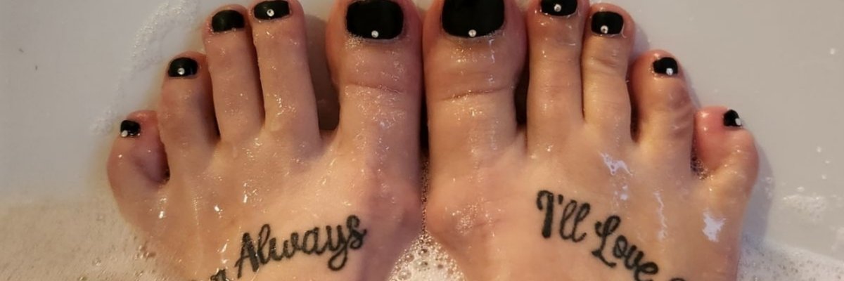HotWifeToes cover