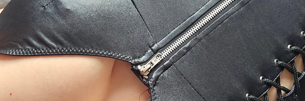 Kinkie_red_shoes cover