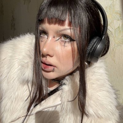 Kira Goth Girl 🖤