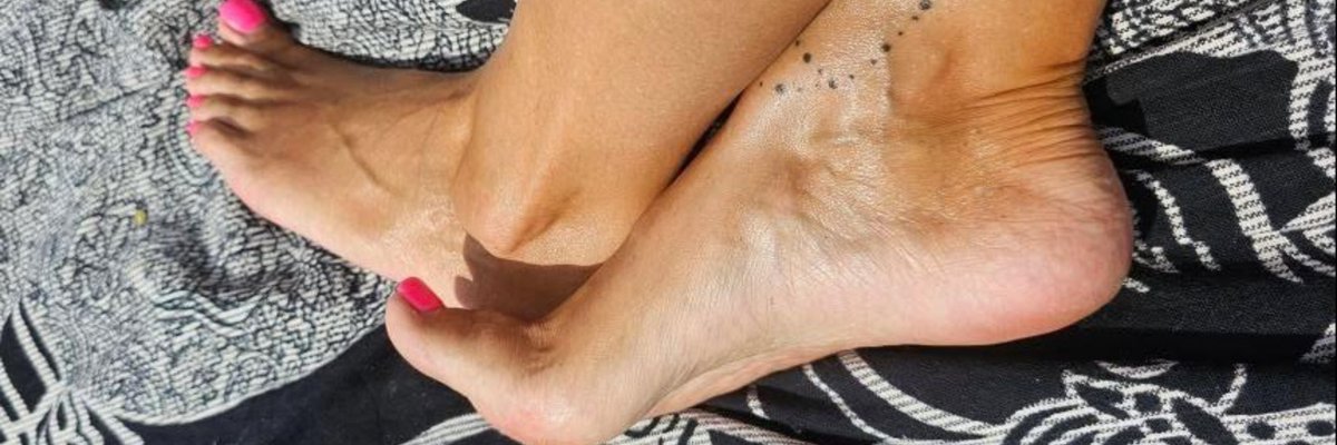 lady_feet_78 cover