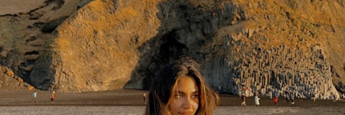 Lauren Posh 👣 cover