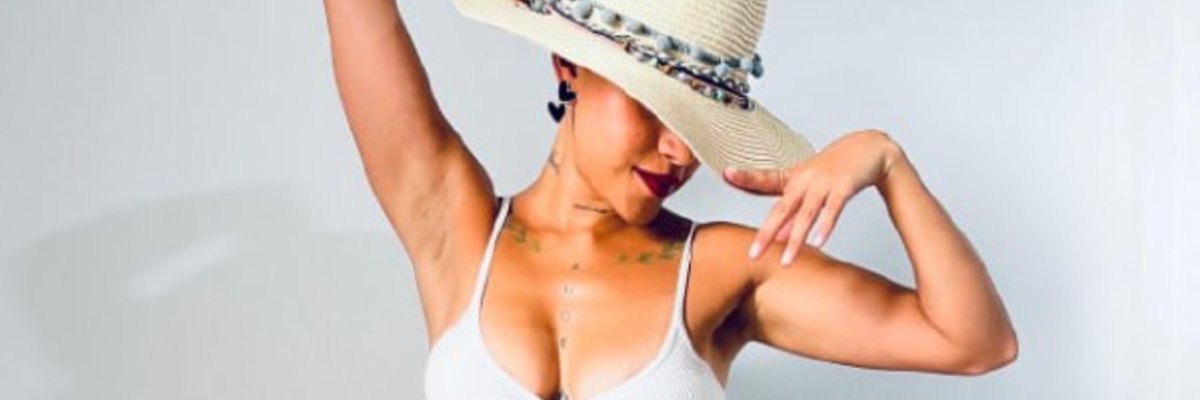 Layla A stranger in Wisconsin🌹 cover