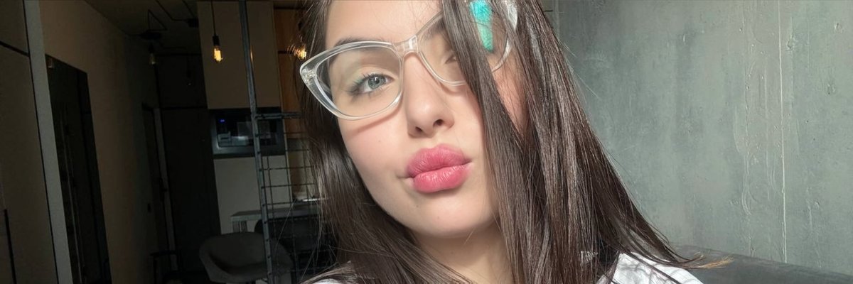 Leia Wild 🍇 cover