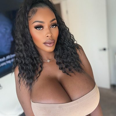 Lia Lovely