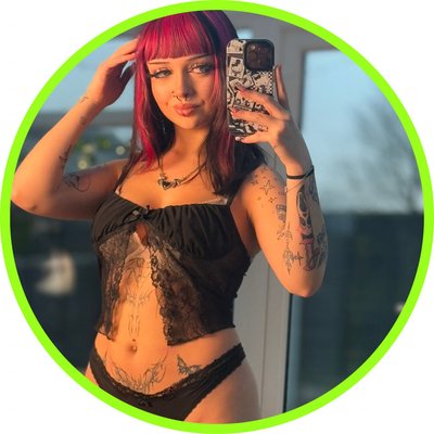 Lucy 😈  (5'0/ 152cm)