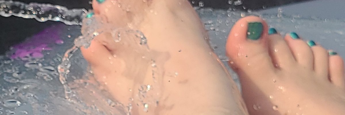 Maddyasmr and feet cover