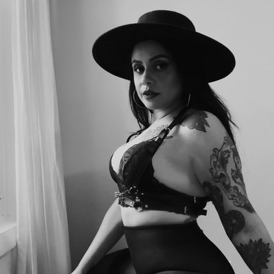 π Miss Elora A.