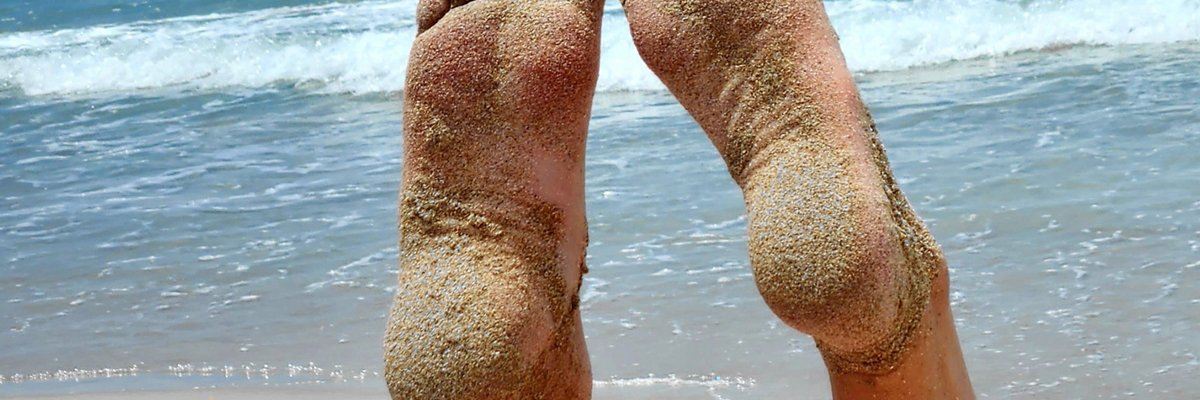 Mistress Bubbly toes cover