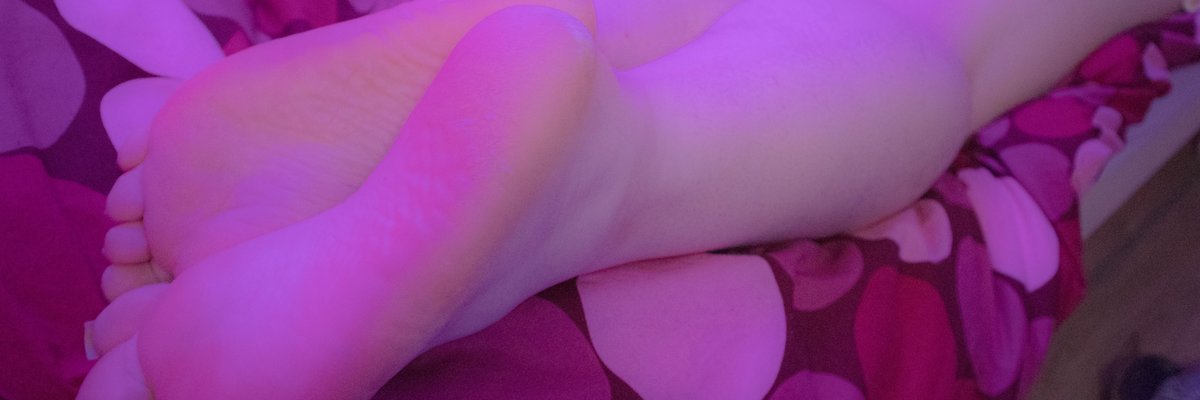 Goddess Izzy | Foot and Nail Mistress 👣 cover