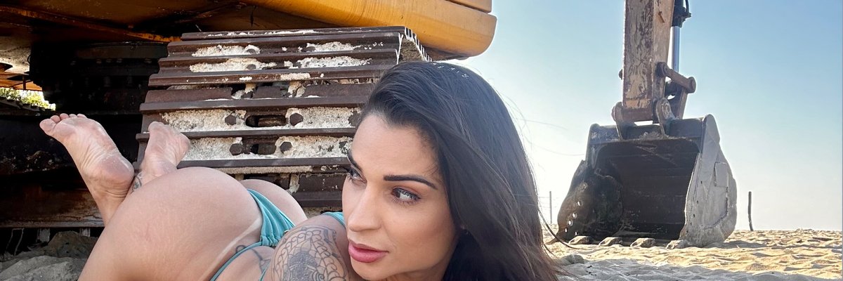 Moni Bertolini 🔥 Free cover