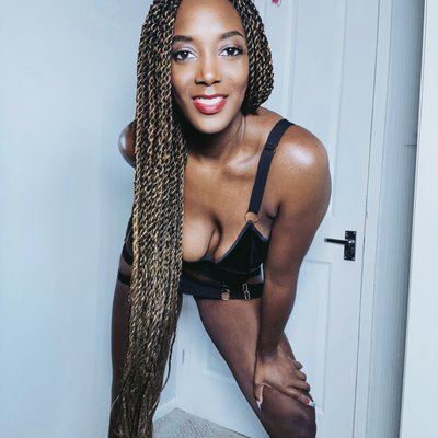 Mistress Lorraine Femdom Amazonian