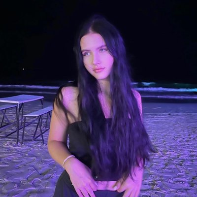 Nikki Palm 🌴