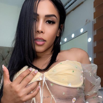 🎥𝗟𝗶𝘃𝗲𝗖𝗮𝗹𝗹𝗤𝘂𝗲𝗲𝗻 •  𝖍𝖔𝖙 𝐌𝐢𝐥𝐥𝐲😍🤍