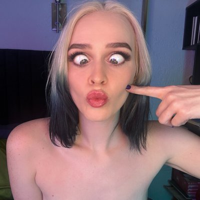 Sophie Violet🔞#1 E-GIRL on Onlyfans🎮😈