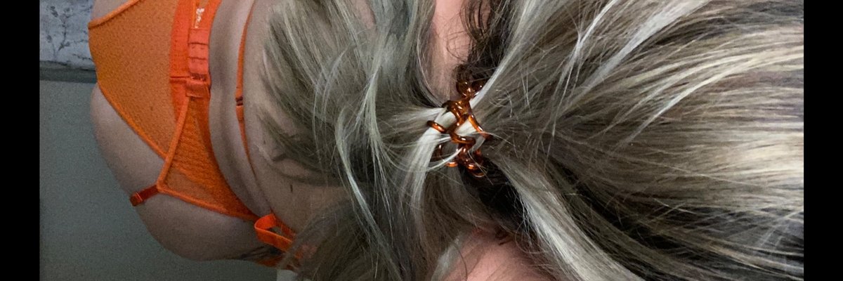 Petite Piggy VIP cover