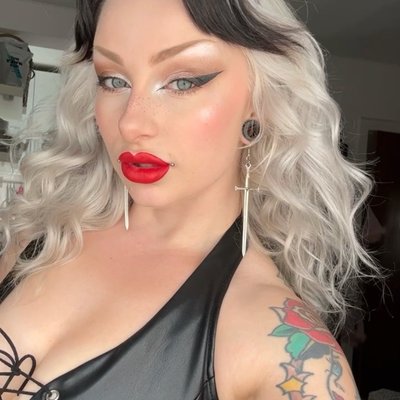Polly β‘ Pinup Stripteaser