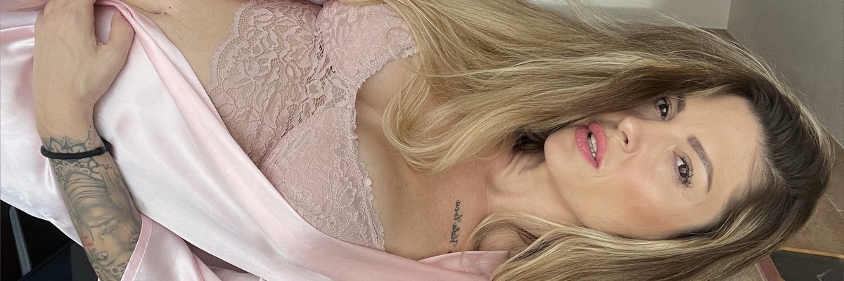 Sarah Montana Single Mom 💋💄 cover