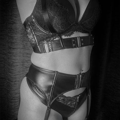 Shinywetlook_woman