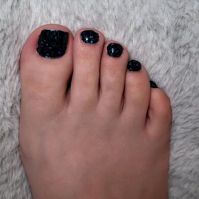 Shy Feet Lady