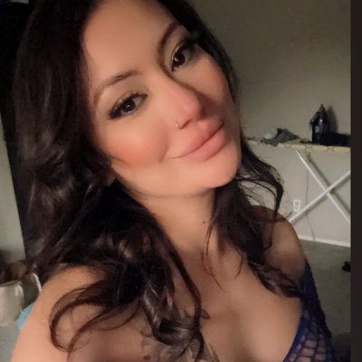 BustyBrunette