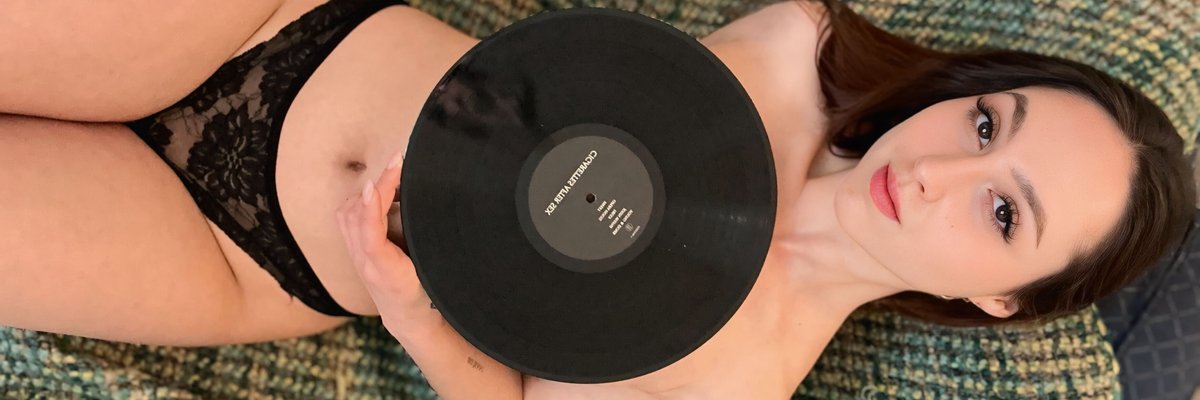 🎶 Emilia Grooves 🎶 cover