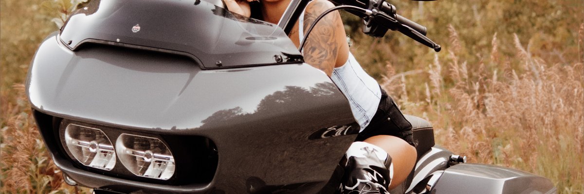 TattedBrunette cover