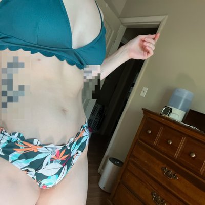 Tinytittybrunette
