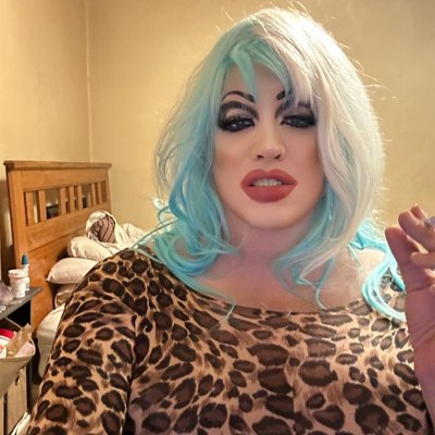 Lady Ashley V LaRoux