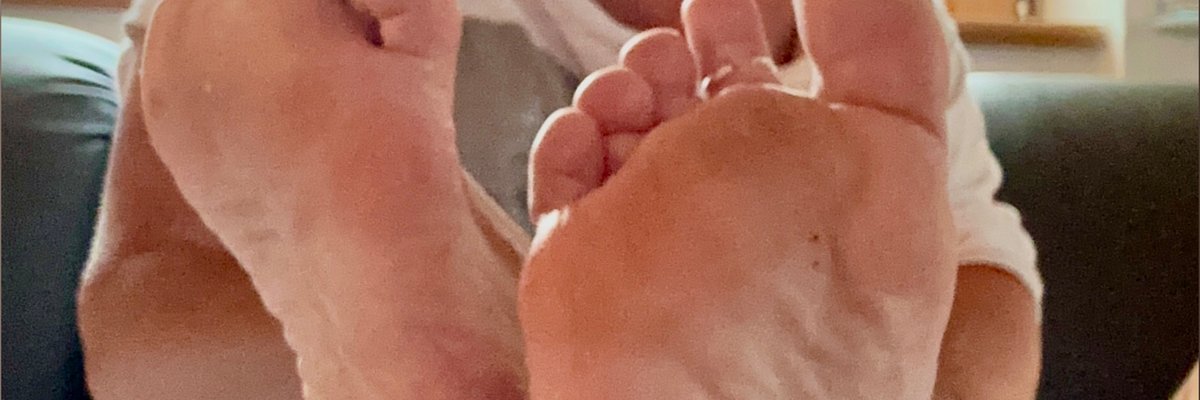 Hollyfeet cover