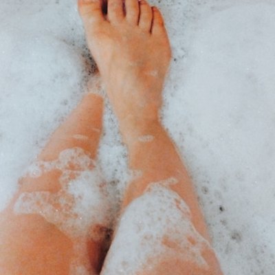 playful feet