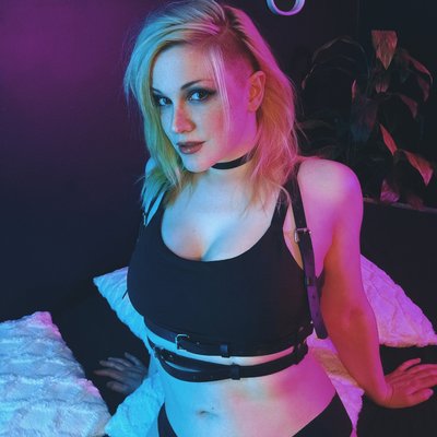 Weird Gal Yank-a-dick